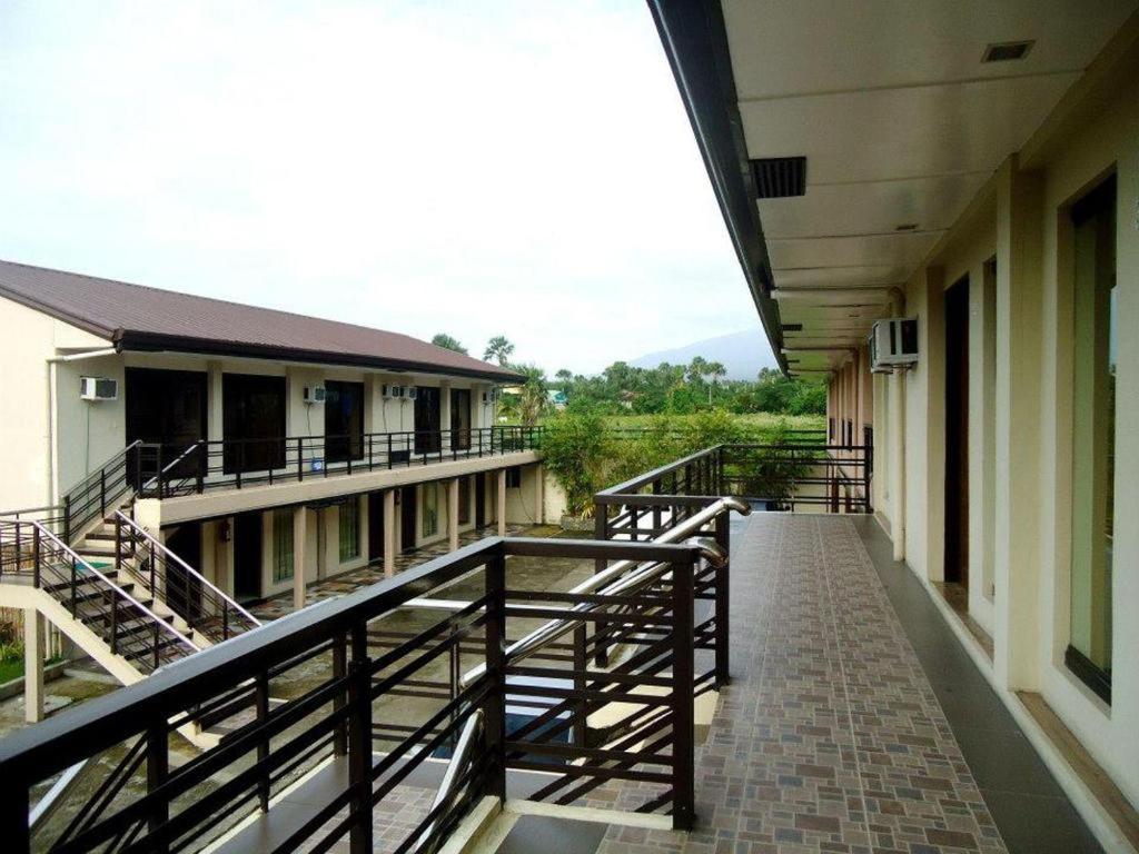 Quezon Premier Hotel Лусена Екстер'єр фото
