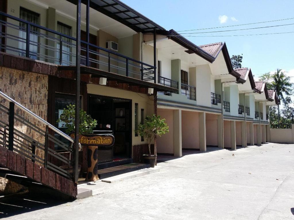 Quezon Premier Hotel Лусена Екстер'єр фото