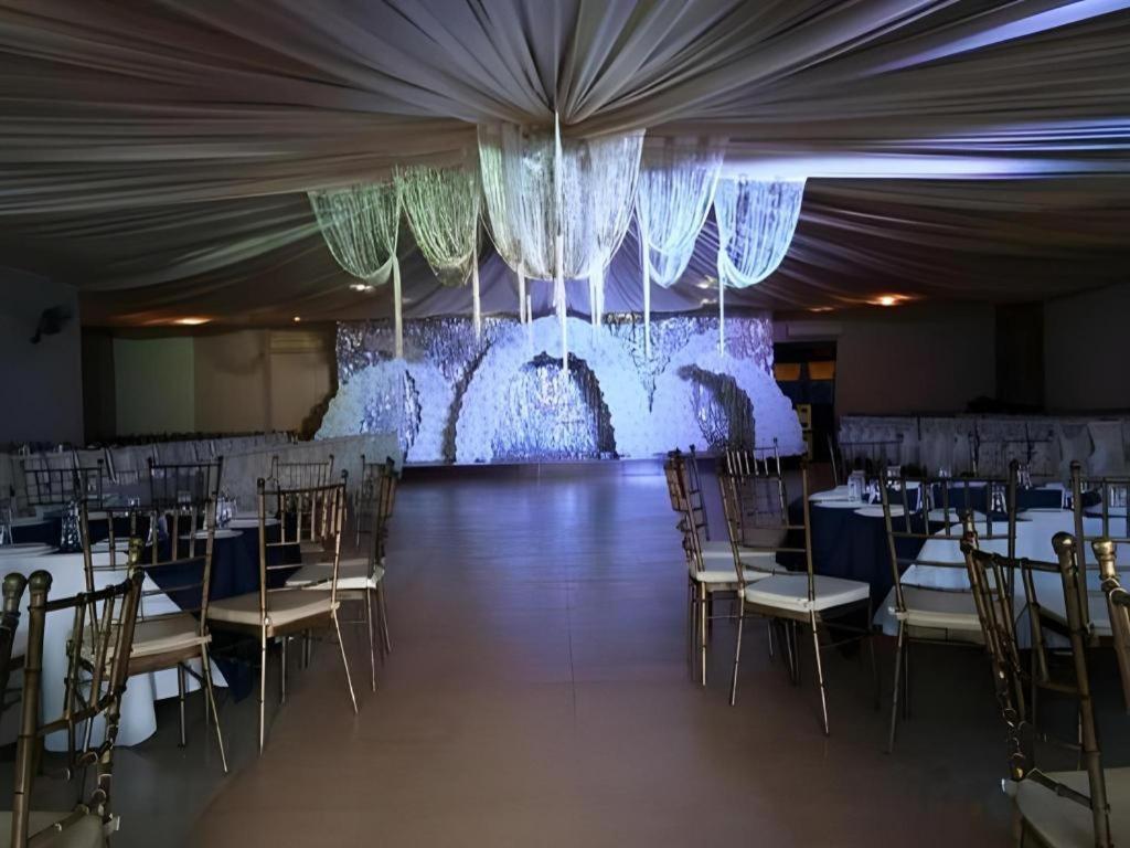Quezon Premier Hotel Лусена Екстер'єр фото