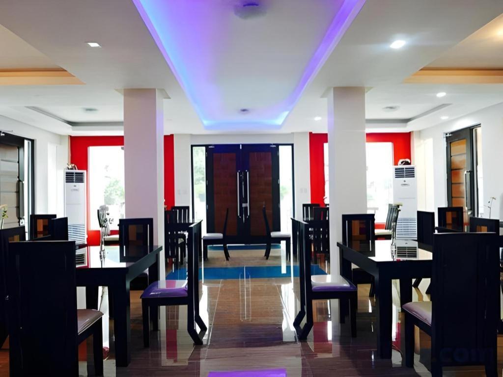 Quezon Premier Hotel Лусена Екстер'єр фото